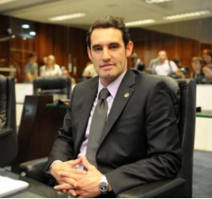 Alexandre Guimarães é condenado por usar dinheiro público para promoção pessoal